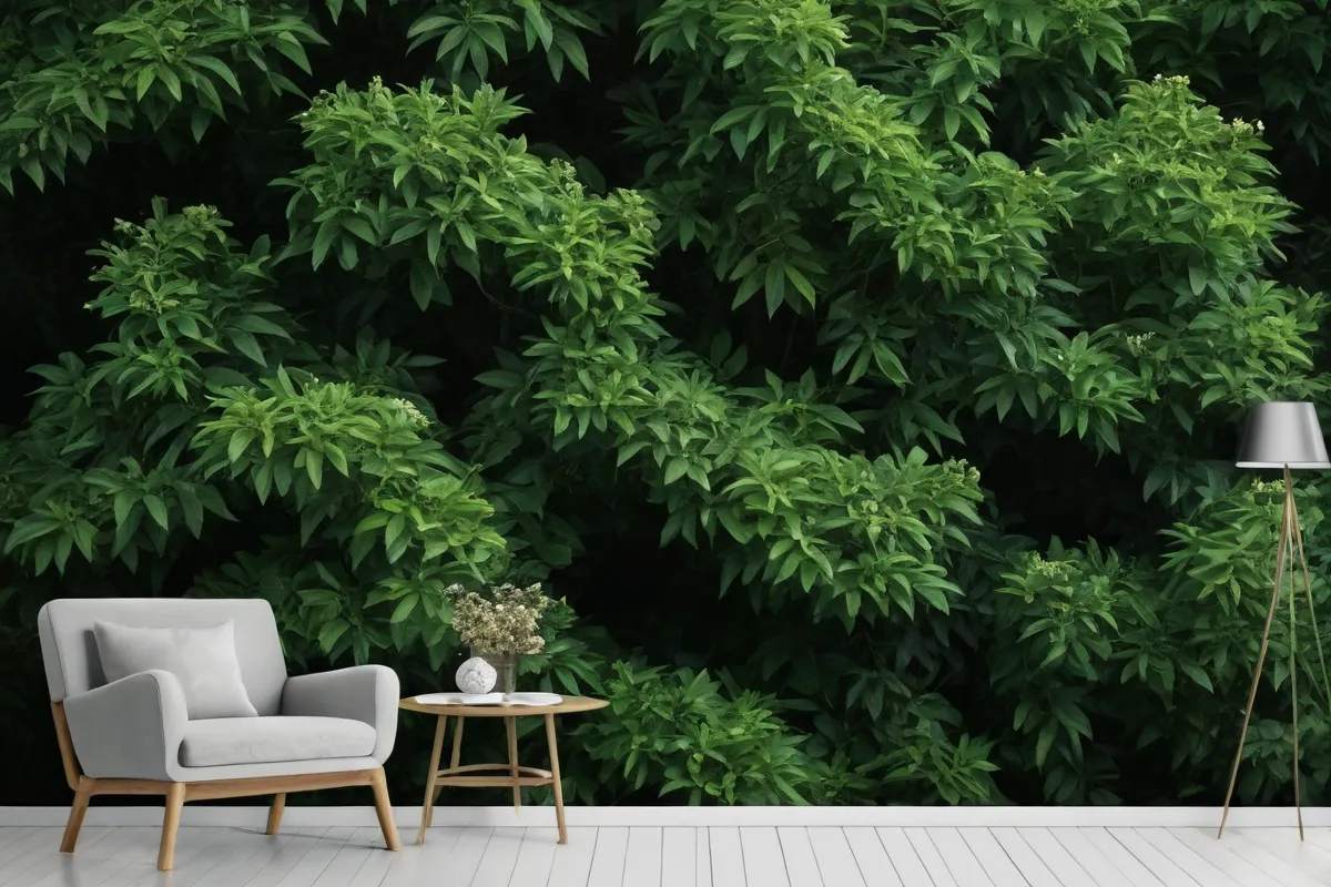 Un árbol frondoso, flores de Júpiter prosperan en una pared